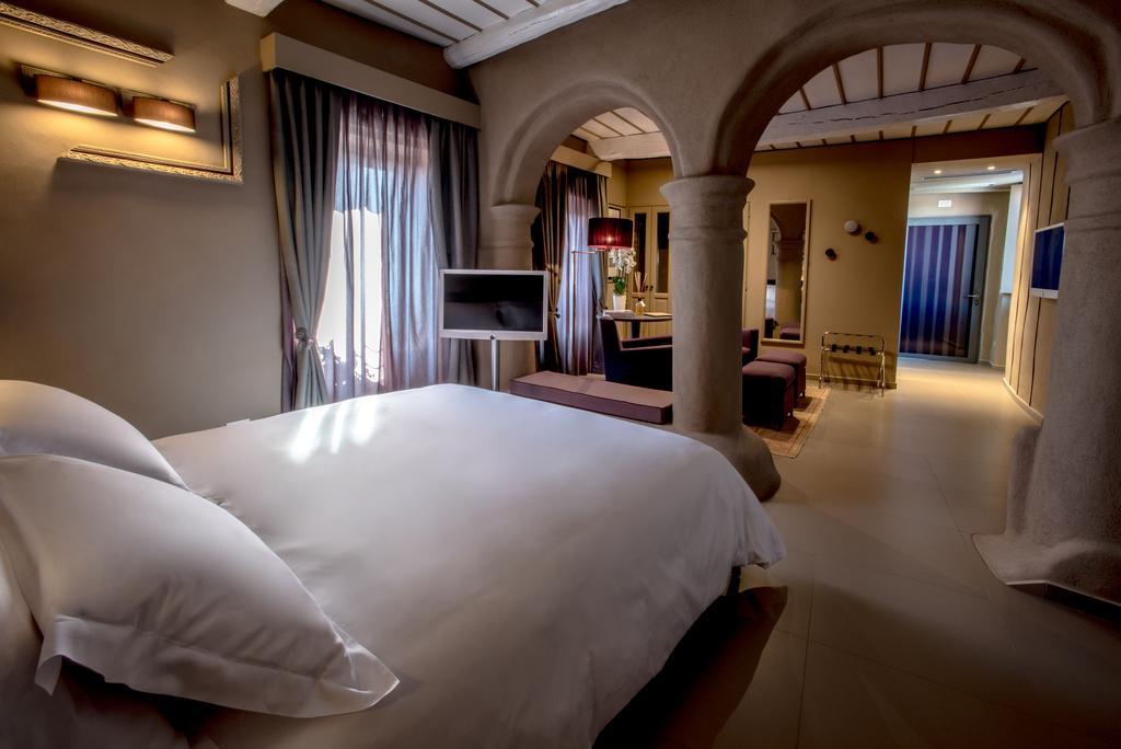 Uve Rooms & Wine Bar La Morra Phòng bức ảnh