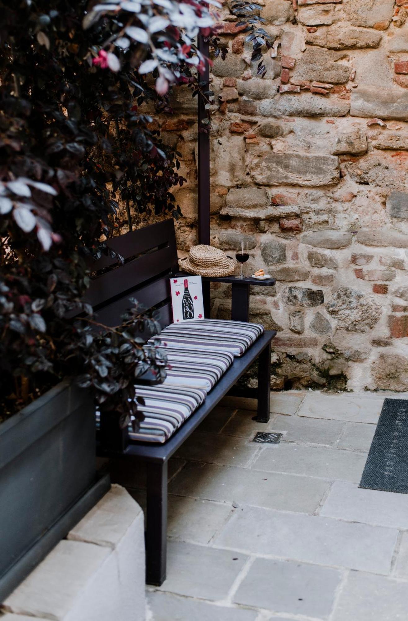 Uve Rooms & Wine Bar La Morra Ngoại thất bức ảnh