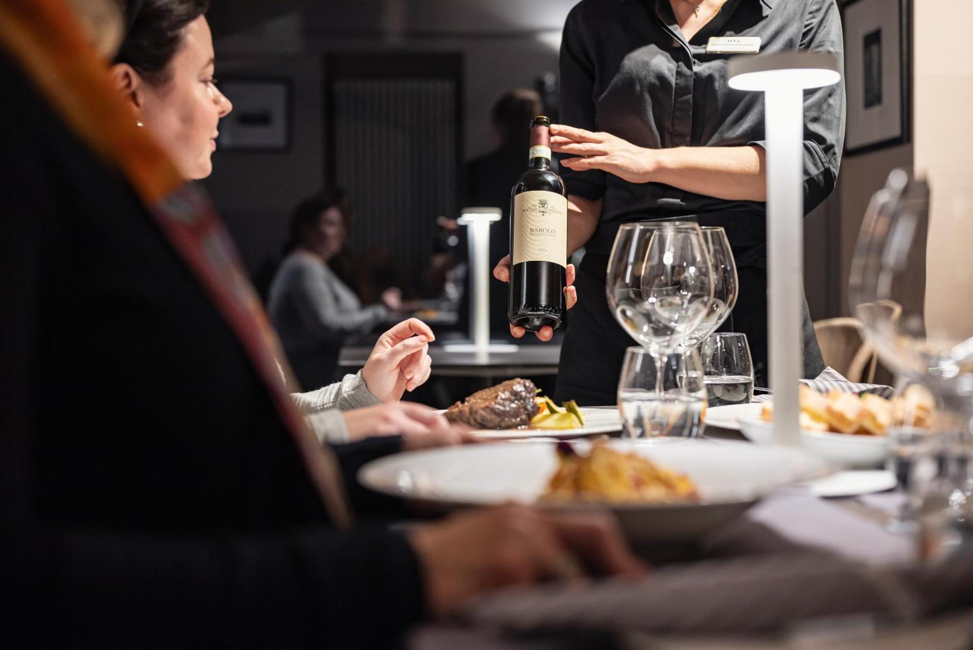 Uve Rooms & Wine Bar La Morra Ngoại thất bức ảnh